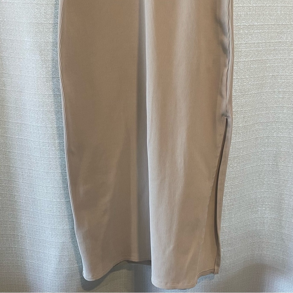 Abercrombie and Fitch Soft A&F Seamless Rib Knit Midi Dress with Slit Beige Sz S - Picture 4 of 9